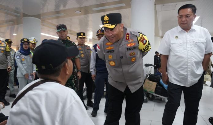 Kapolda Kepri Berangkatkan Ratusan Pemudik Gratis dari Batam