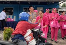 Kapolres Bintan AKBP Argya Satria dan Bhayangkari Tebarkan Kebahagiaan Lewat Pembagian Takjil Kapolres Bintan AKBP Argya Satria dan Bhayangkari Tebarkan Kebahagiaan Lewat Pembagian Takjil