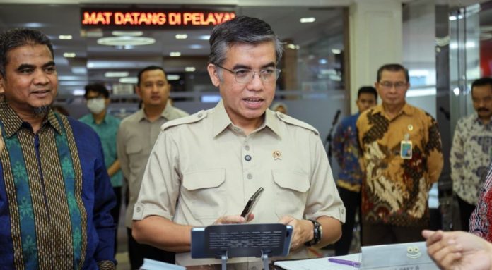 Menaker Yassierli Tinjau Posko THR dan BHR Keagamaan 2026, Pastikan Hak Pekerja Terlindungi Jelang Lebaran