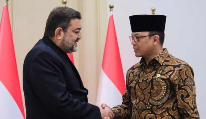 Menteri Luar Negeri Sugiono menyampaikan surat dukacita kepada Duta Besar Iran untuk Indonesia Menteri Luar Negeri Sugiono menyampaikan surat dukacita kepada Duta Besar Iran untuk Indonesia