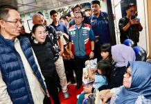 Pesan Amsakar-Li Claudia ke Pemudik Saat Sidak Arus Mudik di Pelabuhan Sekupang Pesan Amsakar-Li Claudia ke Pemudik Saat Sidak Arus Mudik di Pelabuhan Sekupang