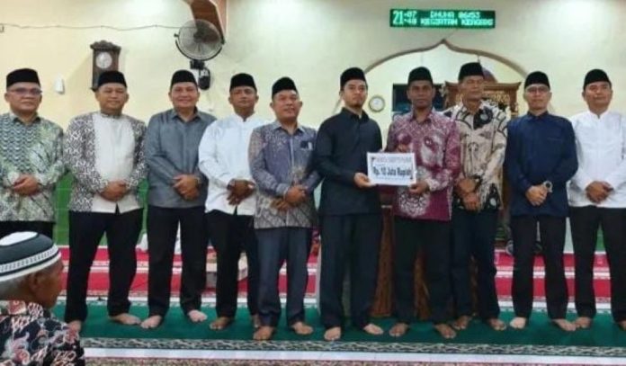 Safari Ramadhan Ketua DPRD Pasaman Nelfri Aspandi di Masjid Raya Languan Rao