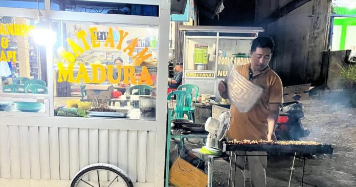 Sate Kambing Madura Pak Matsuni di KM 16 Bintan Jadi Buruan Warga Saat Ramadan