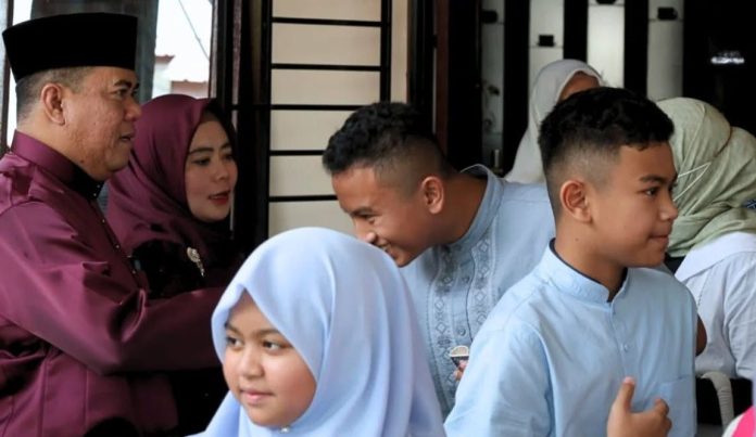 Sekda Bintan Ronny Kartika Gelar Open House, Hangatkan Silaturahmi Lebaran Bersama Warga