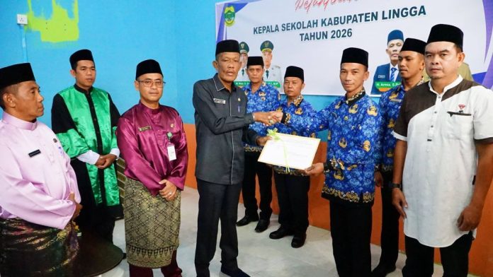 Sekda Lingga Lantik 4 Kepala Sekolah Sekda Lingga