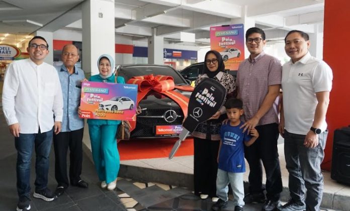 Pelanggan Asal Medan Bawa Pulang Mobil Mewah dari Telkomsel