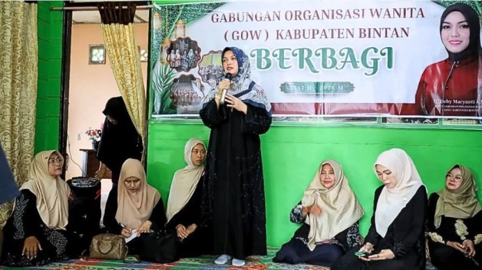 Wabup Bintan Deby Maryanti Tebar Kepedulian, Kunjungi dan Santuni Lansia di Kampung Pisang