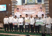 Wagub Nyanyang Serahkan Santunan Anak Yatim dan Dhuafa di 2 Masjid di Batam Wagub Nyanyang Serahkan Santunan Anak Yatim dan Dhuafa di 2 Masjid di Batam