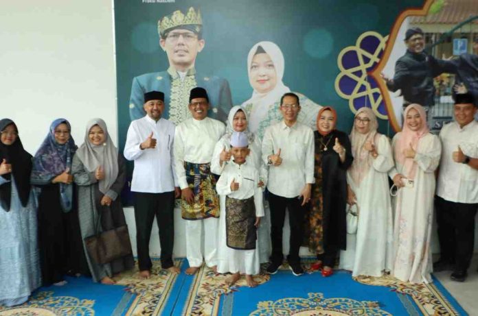 Warga Padati Open House Lebaran ke-2 Ketua DPRD Batam Muhammad Kamaluddin