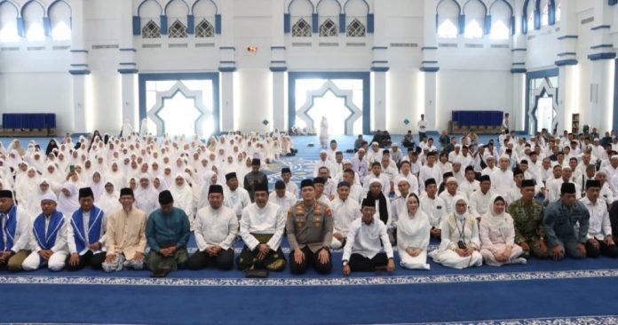 Amsakar Achmad Lepas 641 Jemaah Haji Batam