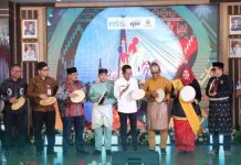 Amsakar Buka Pantun Tiga Serumpun, Perkuat Kolaborasi Budaya Melayu Tiga Negara Amsakar Buka Pantun Tiga Serumpun, Perkuat Kolaborasi Budaya Melayu Tiga Negara