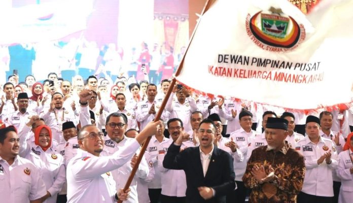 Andre Rosiade Resmi Dikukuhkan Jadi Ketua Umum IKM 2025–2030