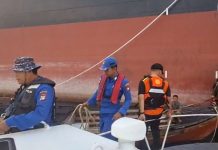 Tim SAR Gabungan Evakuasi Dua Nelayan Karimun dari Perairan Malaysia Basarnas selamatkan nelayan karimun