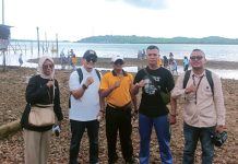 Bintan Eco Lestari Bersama Warga Kelong Bersihkan Pantai Manok, Angkat Ratusan Kilogram Sampah Bintan Eco Lestari Bersama Warga Kelong Bersihkan Pantai Manok, Angkat Ratusan Kilogram Sampah