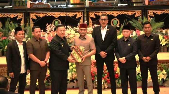 DPRD Riau dan Pemprov Sahkan Perda Penyelenggaraan Perhubungan