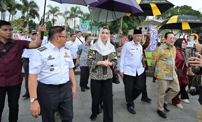 Gubernur Sumatera Barat, Mahyeldi Ansharullah, menegaskan posisi penting Kota Bukittinggi