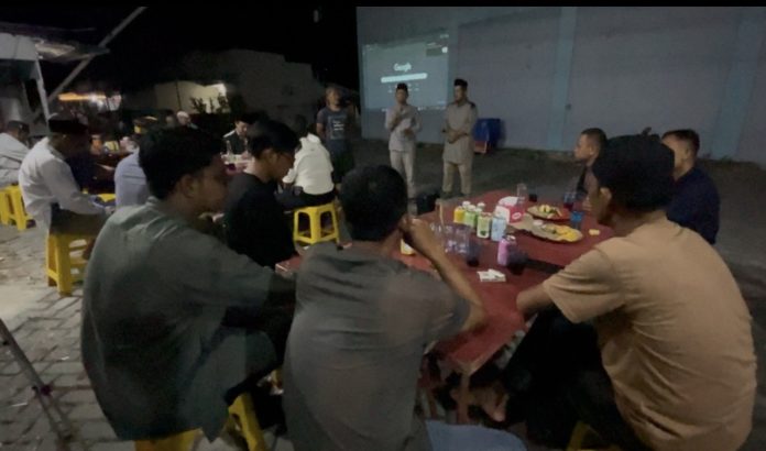 Lurah Harjosari, Indra, saat memberikan kata sambutan kepada warga Perumahan Bellavista.(Foto: Junizar)
