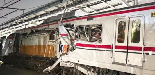 BREAKING NEWS: KRL Ditabrak KA Jarak Jauh di Bekasi Timur, Perjalanan Lumpuh