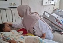 Ketua Komisi I DPRD Anambas Tinjau Korban Dugaan Keracunan di RSUD Palmatak Ketua Komisi I DPRD Anambas Tinjau Korban Dugaan Keracunan di RSUD Palmatak