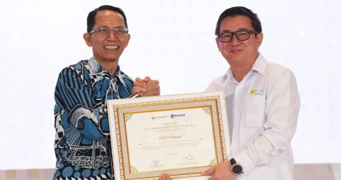 Kwin Fo Direktur Utama PT PLN Batam Kwin Fo Direktur Utama PT PLN Batam