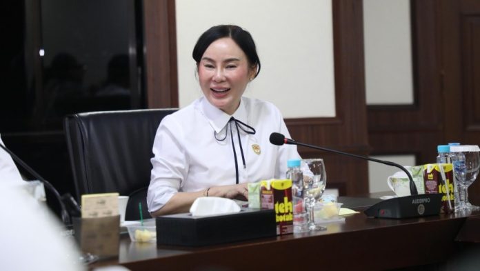 Li Claudia Konsolidasikan Pelaku Usaha, Pertamina dan PLN