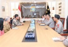 Polda Kepri-Konjen Singapura Perkuat Sinergi Keamanan Lintas Negara di Batam Polda Kepri menerima audiensi Konsulat Jenderal Singapura untuk wilayah Kepulauan Riau