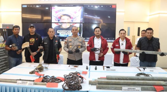 Polisi Bongkar Jaringan Rayap Besi Kabel Travo hingga Pagar Pelabuhan Batam