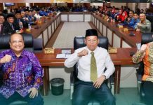 Sekda Batam Buka FGD APBD 2026, Targetkan Efisiensi Rp18,2 Miliar Lewat WFH Sekda Batam Buka FGD APBD 2026, Targetkan Efisiensi Rp18,2 Miliar Lewat WFH