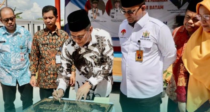 Sekda Firmansyah Resmikan SMPN 65 Batam di Tanjung Uncang Batuaji
