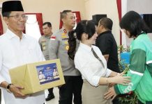 Suasana Hangat Halalbihalal Idulfitri 2026 Polda Kepri bersama Ojol dan Serikat Buruh Kegiatan yang berlangsung di Gedung Lancang Kuning, Kecamatan Nongsa, ini dihadiri langsung oleh Wali Kota Batam Amsakar Achmad bersama Wakil Wali Kota Li Claudia Chandra