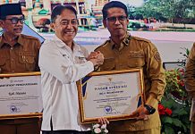 Hadiri Musrenbang Kepri 2027, Bupati Karimun Raih Dua Penghargaan Bupati Karimun, Iskandarsyah, menerima dua penghargaan dalam kegiatan Musrenbang Kepri