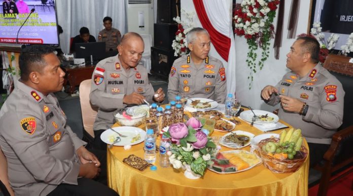 22 Tahun Mengabdi di Anambas, Kasipropam Iptu Muslim dan Istri Dapat Hadiah Umroh dari Kapolda Kepri