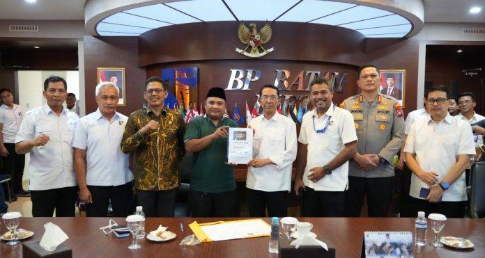 Amsakar Apresiasi Driver Online Batam, Dinilai Jadi Garda Terdepan Jaga Citra Pariwisata Amsakar Apresiasi Driver Online Batam, Dinilai Jadi Garda Terdepan Jaga Citra Pariwisata