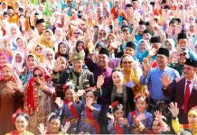 Semarakkan Hardiknas 2026, Amsakar-Li Claudia Menari Zapin Ngenang Bersama 5.120 Pelajar Batam Amsakar-Li Claudia Menari Zapin Ngenang Bersama 5.120 Pelajar Batam