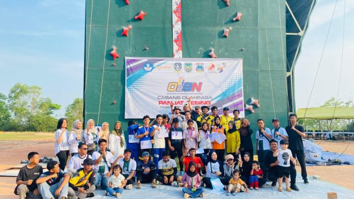 Atlet Pelajar SMAN 20 Batam Unjuk Kemampuan di Seleksi O2SN Panjat Tebing