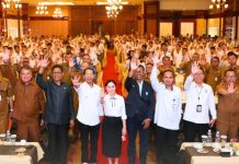 Amsakar-Li Claudia Perluas Beasiswa Berprestasi untuk Anak Hinterland dan Kurang Mampu
