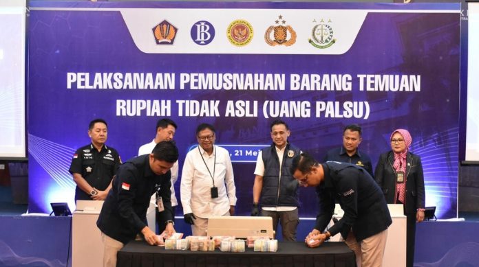 Botasupal Kepri Musnahkan 5.454 Lembar Rupiah Palsu, Perkuat Komitmen Berantas Uang Tidak Asli Botasupal Kepri Musnahkan 5.454 Lembar Rupiah Palsu, Perkuat Komitmen Berantas Uang Tidak Asli