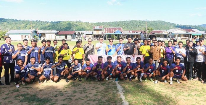 Bupati Anambas Buka Turnamen Sepak Bola Alim Sidi Pian Pasir Semarak HUT 51 Desa Mubur