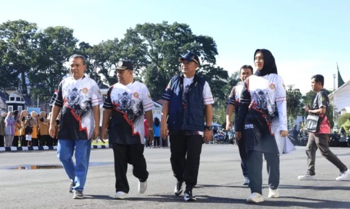 Bupati Pasaman Lepas Ribuan guru Ikuti Jalan Santai Dalam Rangka Hardiknas 2026 Bupati Pasaman Lepas Ribuan guru Ikuti Jalan Santai Dalam Rangka Hardiknas 2026