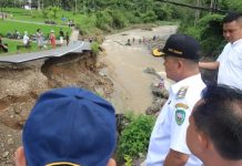 Bupati Welly Instruksikan Penanganan Cepat Jalan Darurat Pencarian Korban Dilanjutkan Bupati Pasaman Welly Suhery bersama rombongan OPD tinjau langsung kondisi Banjir di kecamatan Simpati