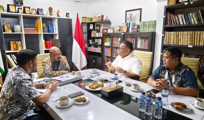 Deputi Bidang Investasi BP Batam, Fary Djemy Francis, kepada Konsul Jenderal India di Medan