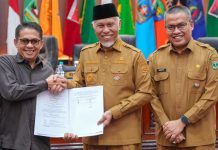 Gubernur Mahyeldi Jamin PT Jamkrida Sumbar akan Perluas Pembiayaan UMKM Lokal Gubernur Mahyeldi Jamin PT Jamkrida Sumbar akan Perluas Pembiayaan UMKM Lokal