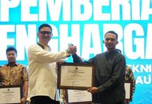 Imigrasi Tanjunguban Perkuat Pelayanan Publik Lewat Dua Penghargaan Bergengsi Imigrasi Tanjunguban Perkuat Pelayanan Publik Lewat Dua Penghargaan Bergengsi
