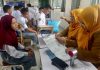 Disdukcapil Karimun Jemput Bola, Ratusan Siswa SMA N 5 Lakukan Perekaman KTP-el dan IKD