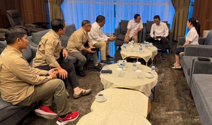 Wali Kota Batam Amsakar Achmad dan Wakil Wali Kota Li Claudia Chandra sambut hangat kunjungan Pengurus PWI Kepri di ruang VVIP Bandara Internasional Hang Nadim