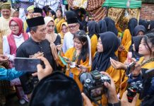 Pesan Refleksi Gubernur Ansar saat Pimpin Upacara Hardiknas 2026 SMK Negeri 1 Tanjungpinang Pesan Refleksi Gubernur Ansar saat Pimpin Upacara Hardiknas 2026 SMK Negeri 1 Tanjungpinang