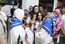 Plh Wali Kota Batam Li Claudia Lepas Keberangkatan Jemaah Calon Haji Kloter 25 Plh Wali Kota Batam Li Claudia Lepas Keberangkatan Jemaah Calon Haji Kloter 25