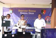 Polda Kepri Bongkar Judi Online di Batam, Puluhan Ribu Akun Dikendalikan Bot Polda Kepri Bongkar Judi Online di Batam, Puluhan Ribu Akun Dikendalikan Bot
