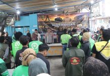 Polresta Barelang Bagikan 400 Botol Oli dan Cuci Kendaraan Gratis untuk Driver Online Batam Polresta Barelang Bagikan 400 Botol Oli dan Cuci Kendaraan Gratis untuk Driver Online Batam