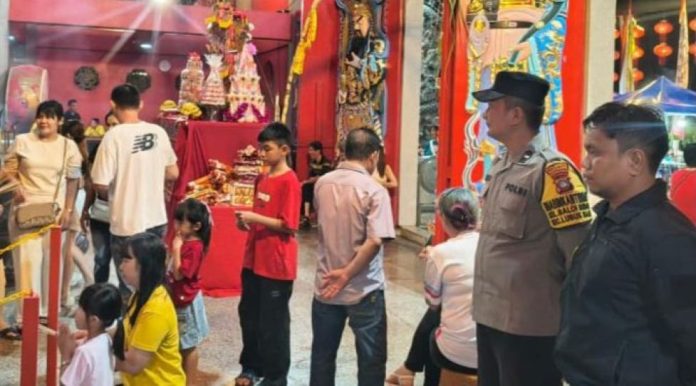 Polsek Lubuk Baja Kawal Perayaan Dewi Bahari Mazu di Vihara Dewi Batam